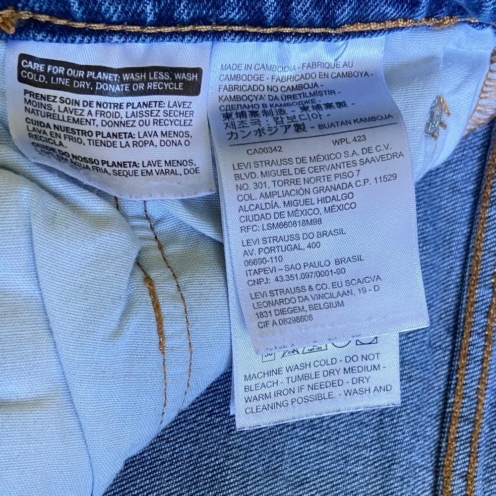 Levi's 501 Women's Light and Dark Blue Straight Leg Jeans Two Pairs Size 28x30. - Picture 4 of 10